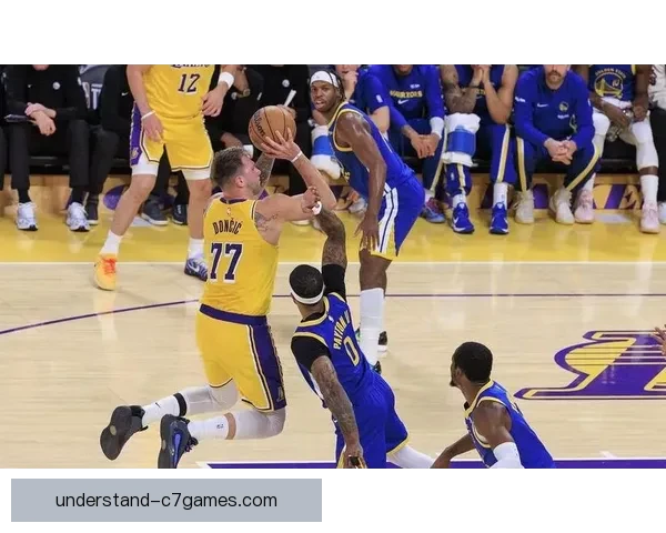 詹姆斯复出后助湖人击败勇士，带领球队迎来五连胜