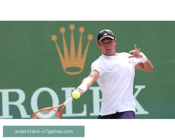 网球赛场风云再起世界顶尖选手激烈争夺年度冠军