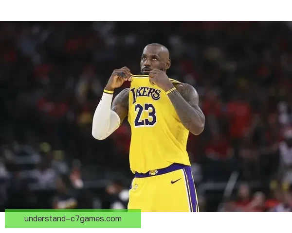 湖人队逆转战胜勇士 詹姆斯关键时刻再显巨星风采